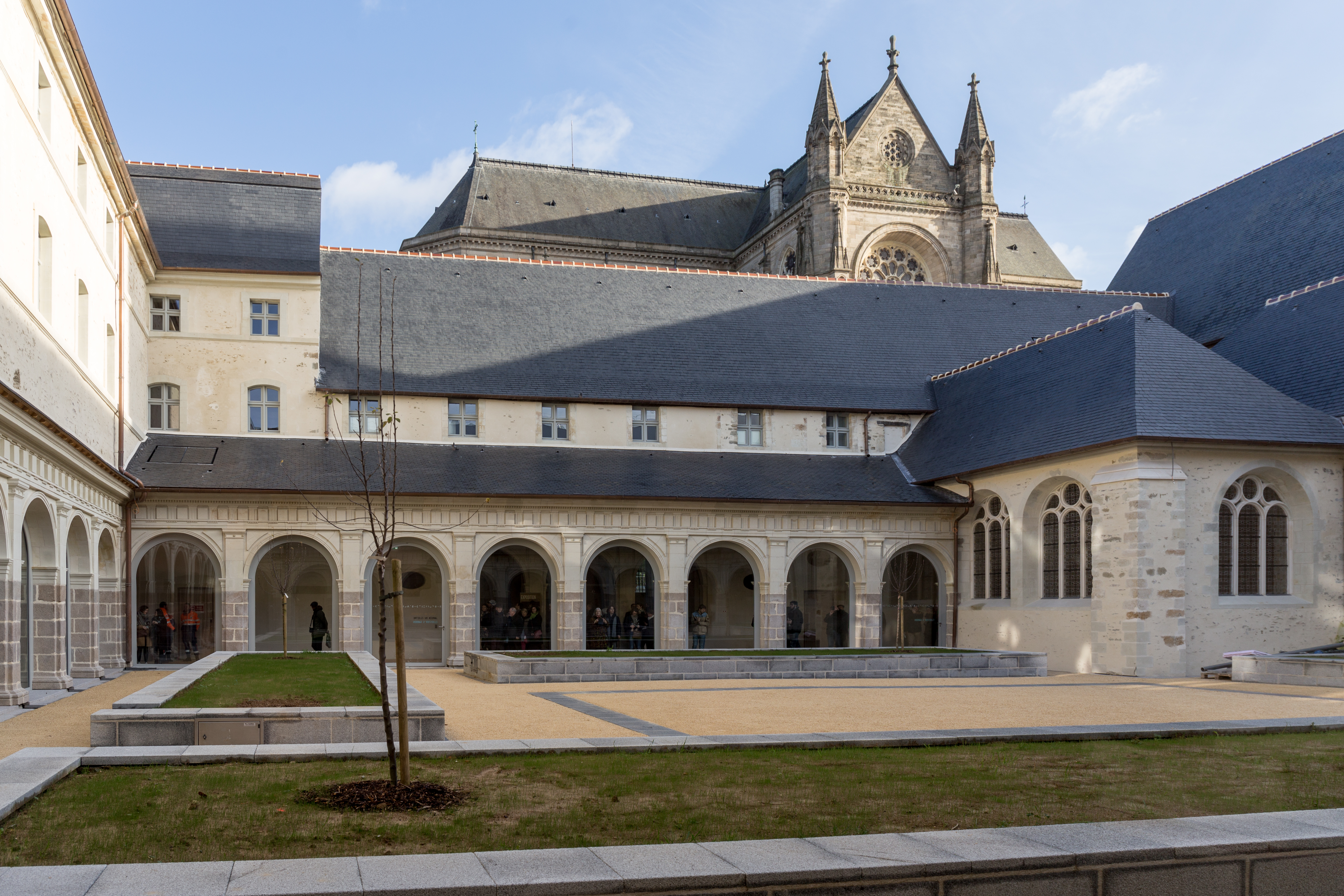 Photo du cloître du couvent des Jacobins de Rennes. ©Pymouss — Travail personnel, CC BY-SA 4.0