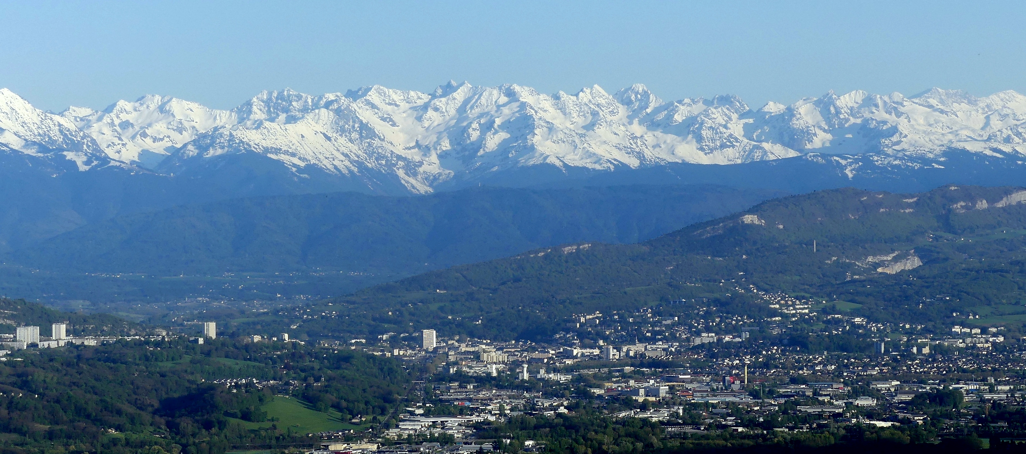 Panorama_Chamb&eacute;ry_et_Belledonnes_enneig&eacute;es_(2018).jpeg (3.28 MB)